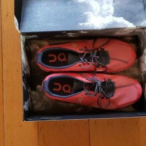 On Running Cloud shoes - coral sz 10